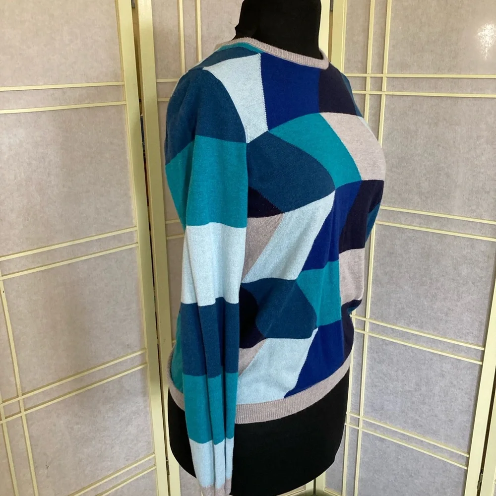 Multi Color Geometric Pattern Lightweight Sweater - Picture 3 of 8